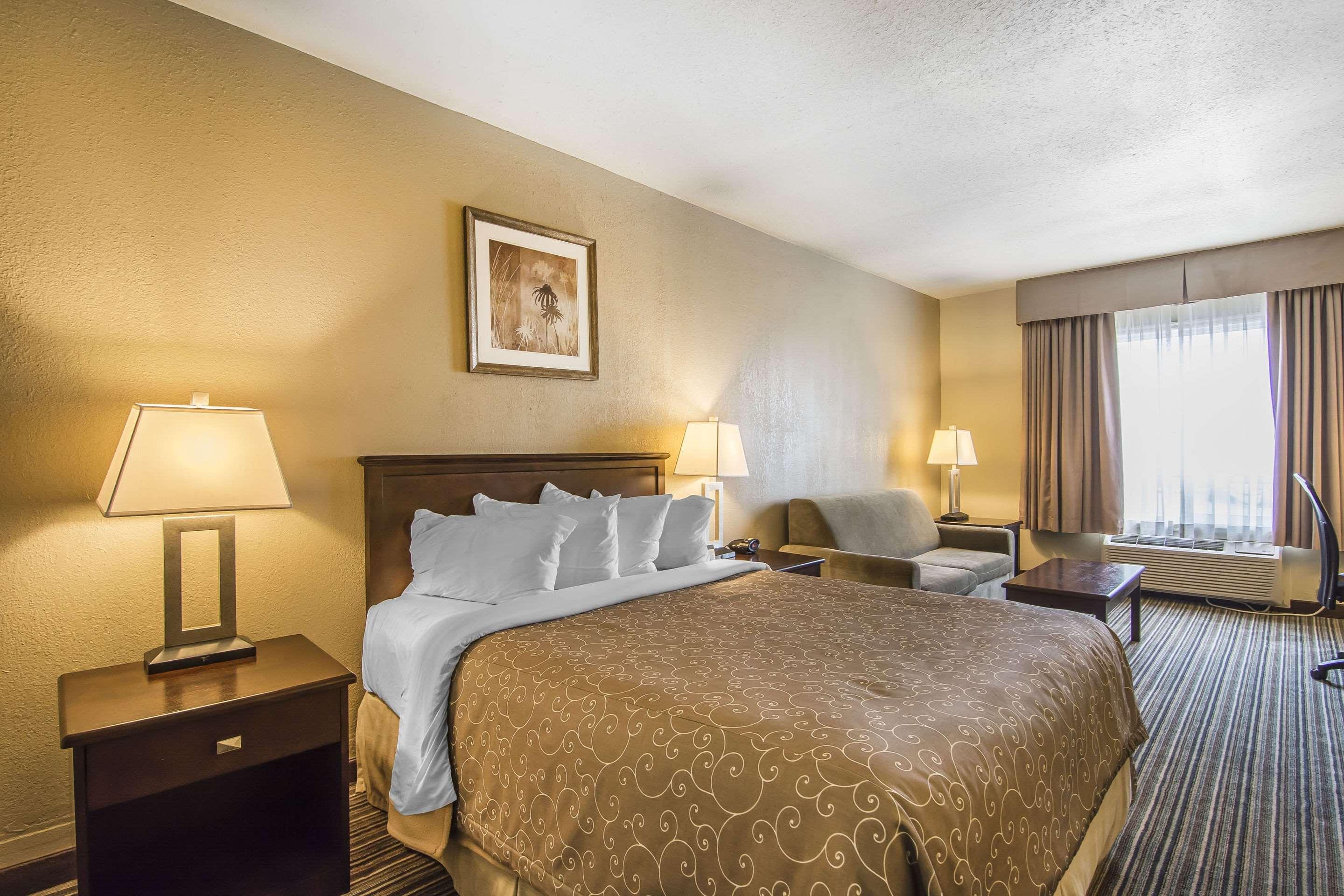 Quality Inn & Suites Yorkton Εξωτερικό φωτογραφία